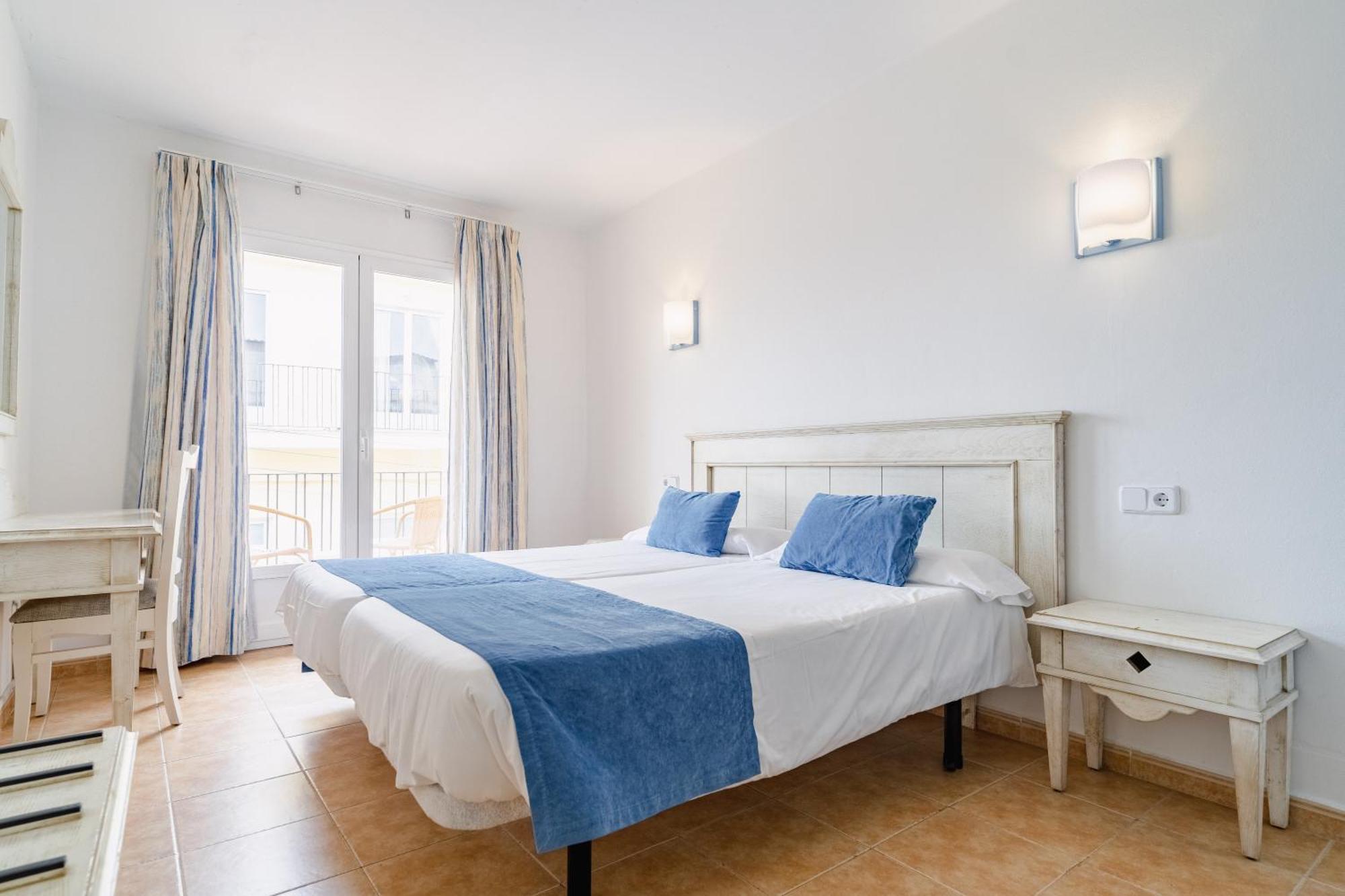 Hostal Hpc Porto Colom Экстерьер фото