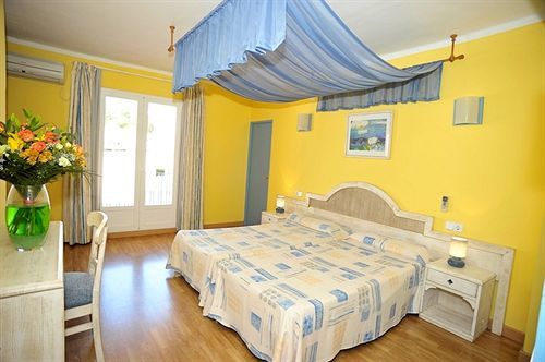 Hostal Hpc Porto Colom Экстерьер фото